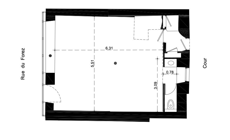 Plan du local : espace principal, accès rue du Forez et sanitaires côté cour
